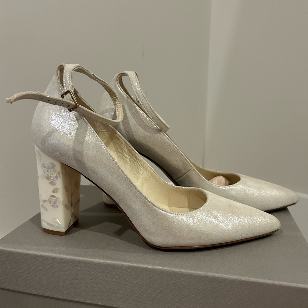 Freya Cream Chunky Heel Pumps with Glossy Finish
